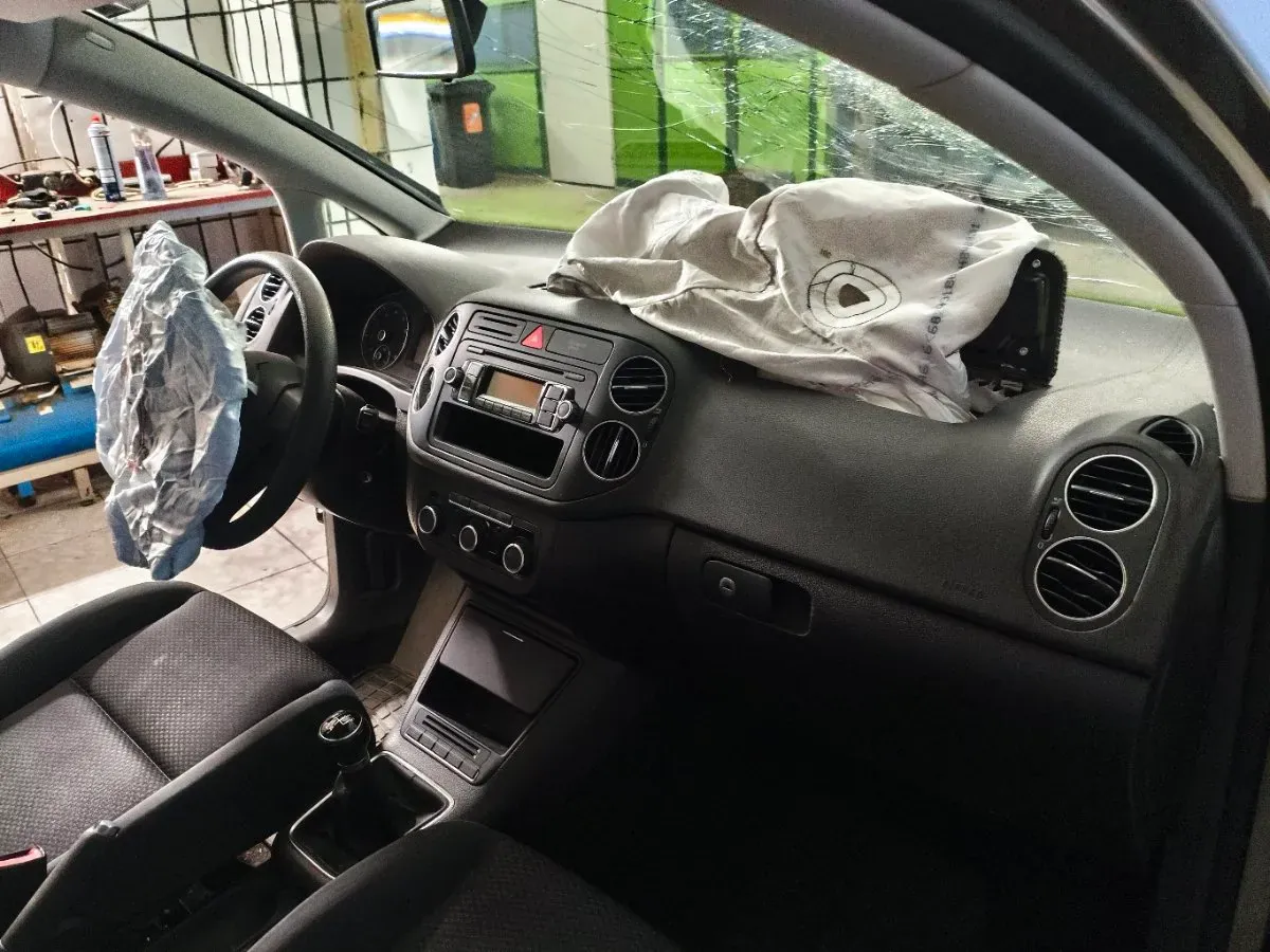 Volkswagen Golf 2011 photo 3