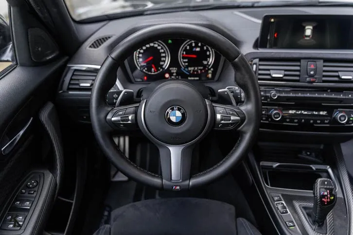 BMW 1 Series 2018 photo 2