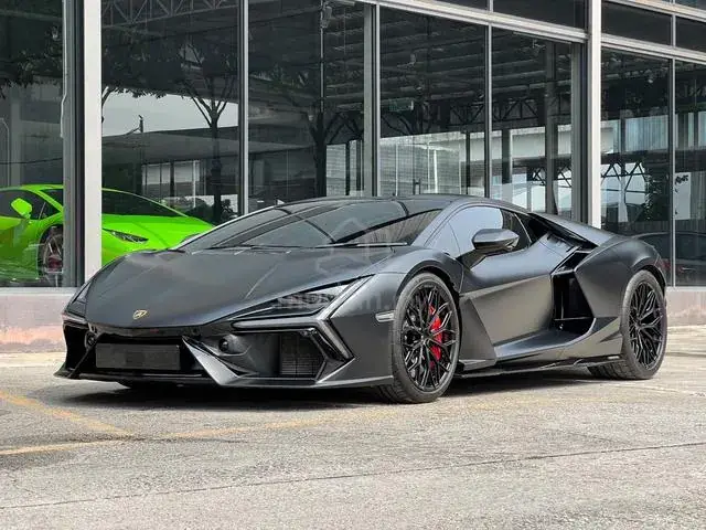 Lamborghini Revuelto
