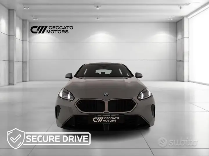 BMW 1 Series 2025 photo 2