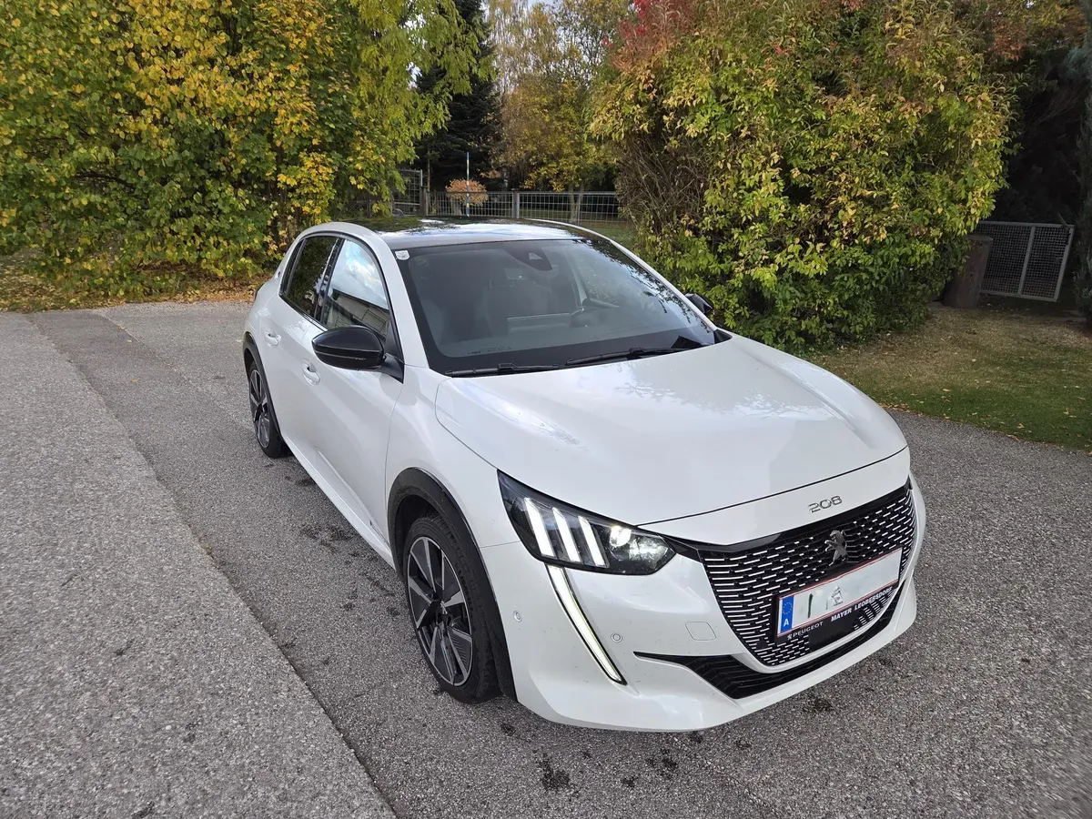 Peugeot E-208 2022 photo 3