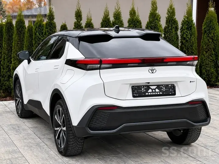 Toyota C-Hr 2025 photo 4