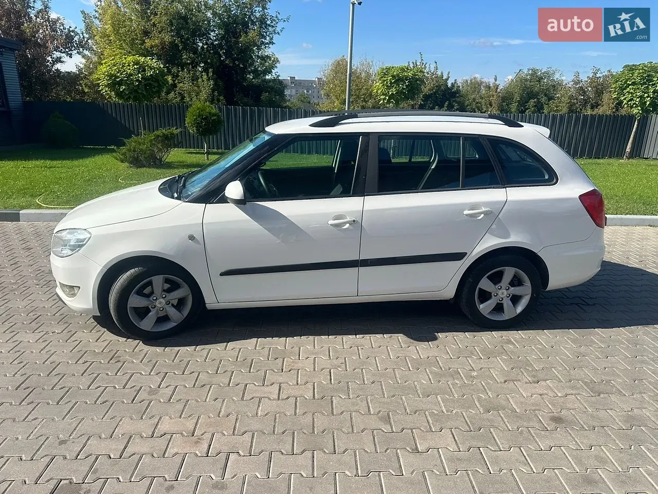 Skoda Fabia 2010 photo 3