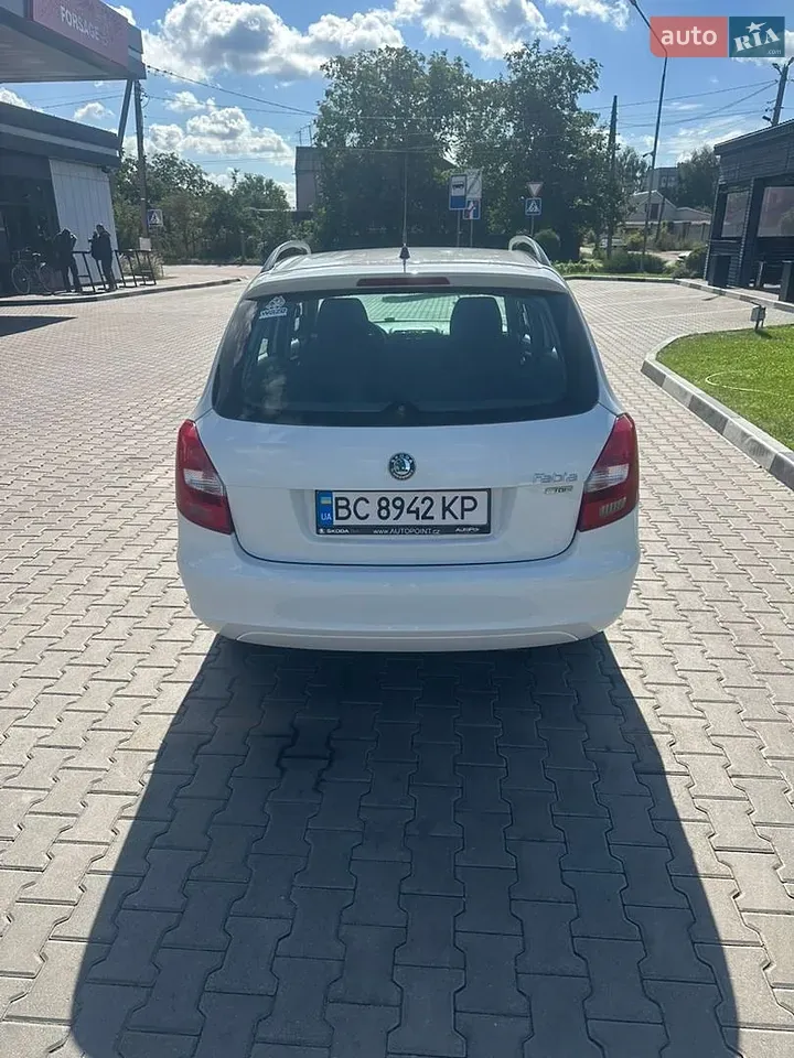 Skoda Fabia 2010 photo 5