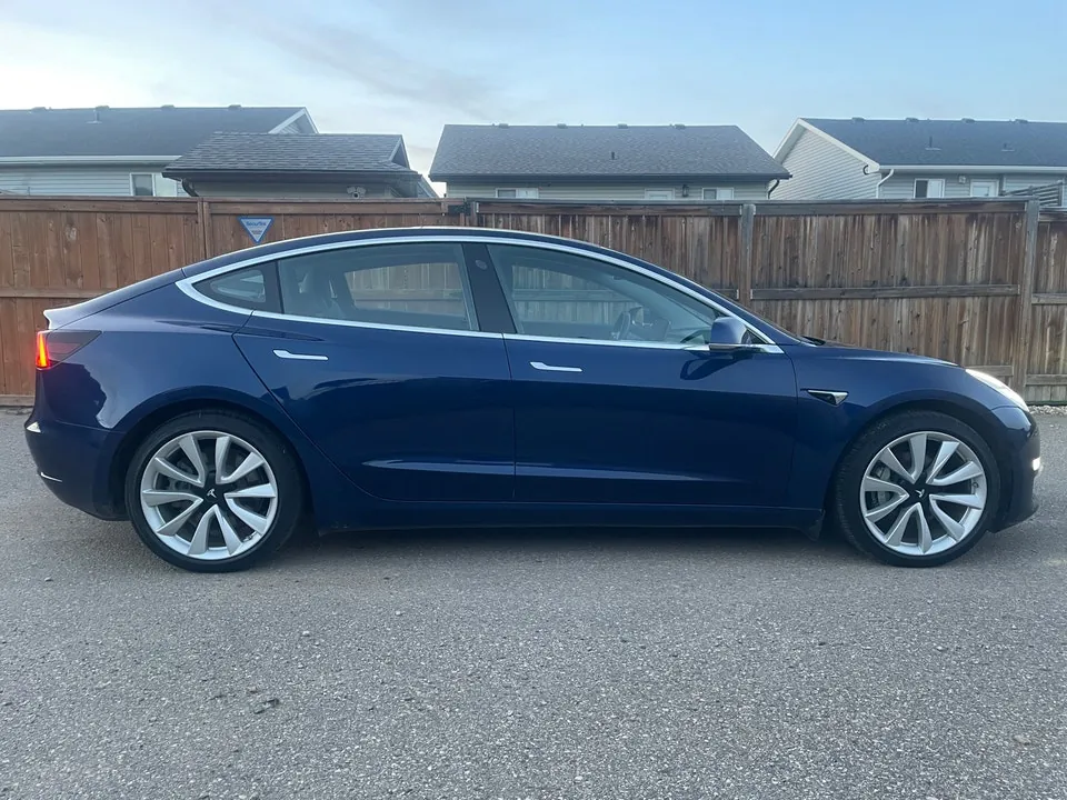Tesla Model 3 2018 photo 2