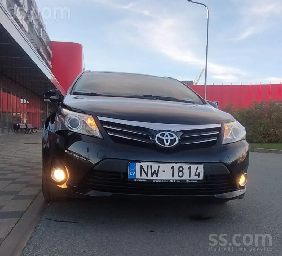 Toyota Avensis 2013 photo 2