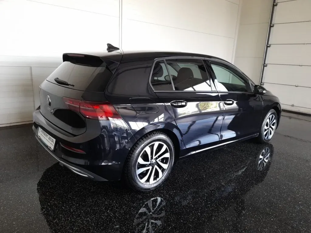 Volkswagen Golf 2022 photo 2