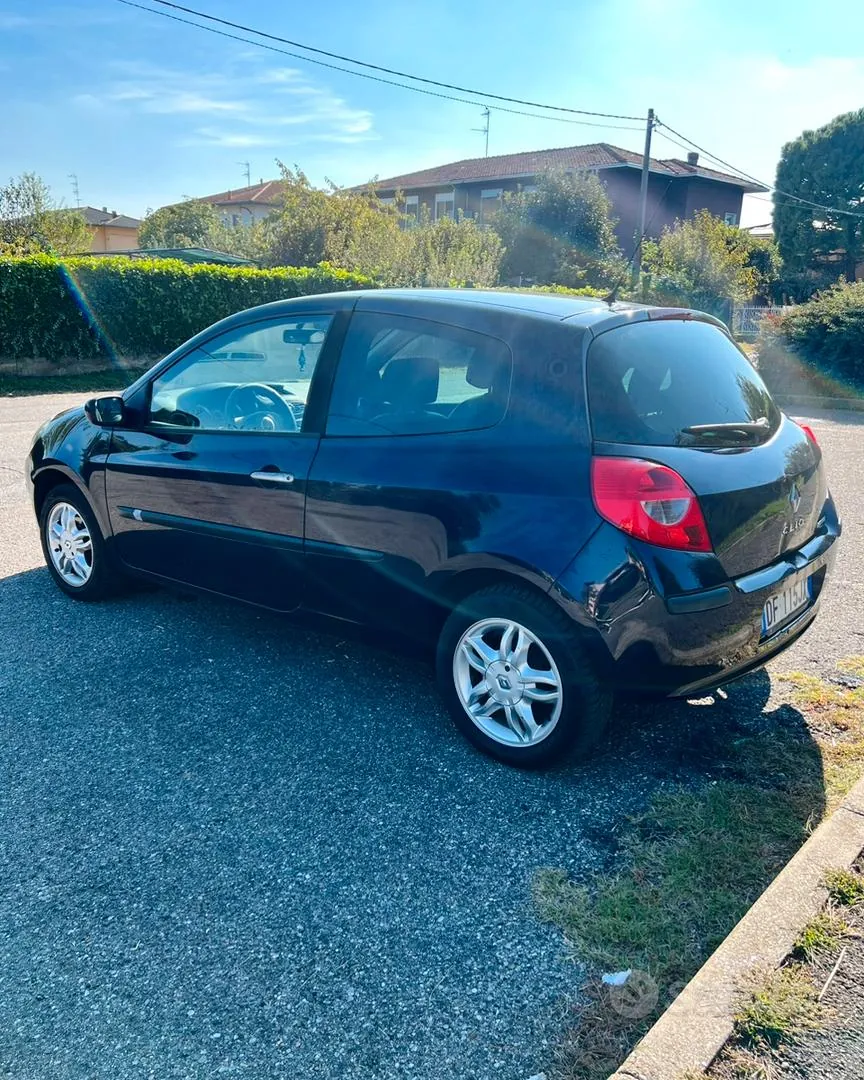 Renault Clio 2007 photo 2