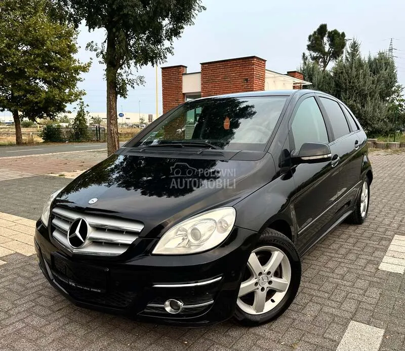 Mercedes-Benz B180 2009 photo 2