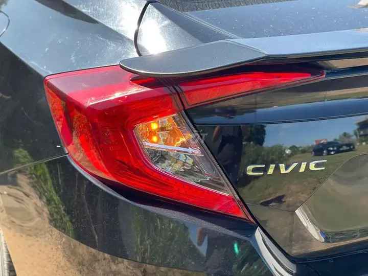 Honda Civic 2019 photo 4