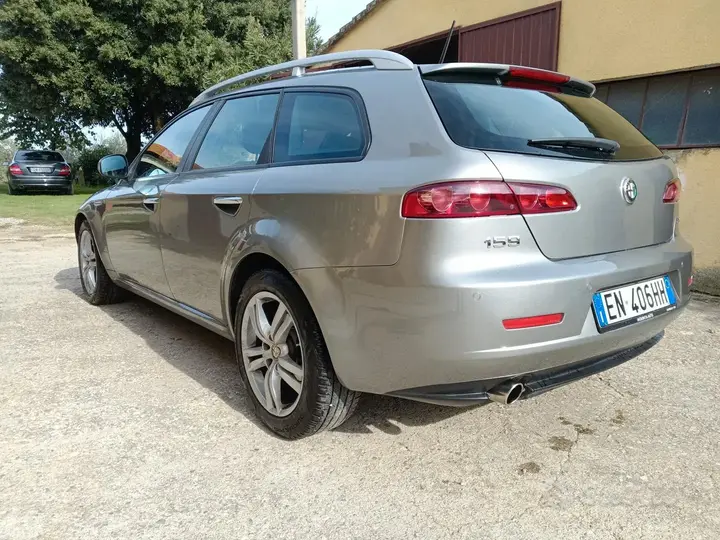Alfa Romeo 159 2012 photo 2