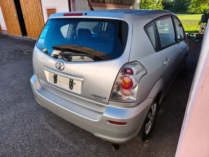Toyota Corolla Verso 2005 photo 3