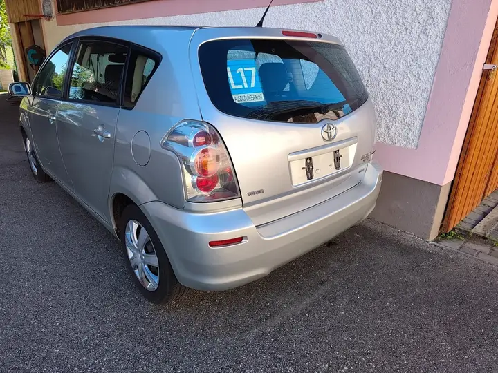 Toyota Corolla Verso 2005 photo 2