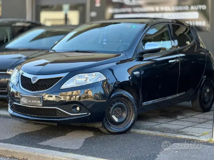Lancia Ypsilon