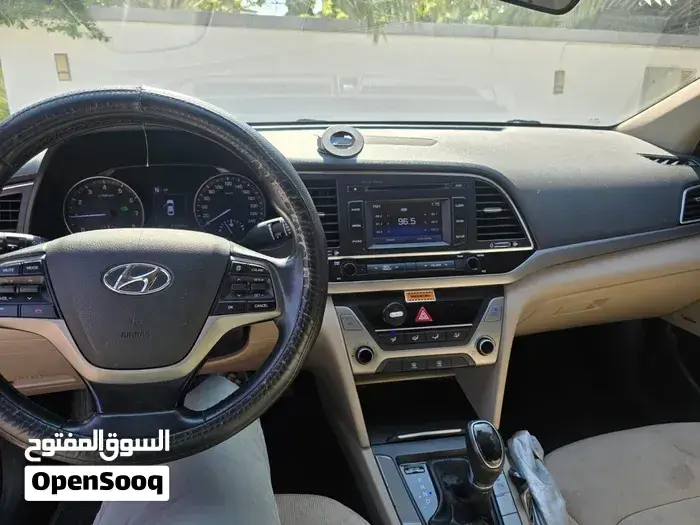 Hyundai Elantra 2018 photo 2
