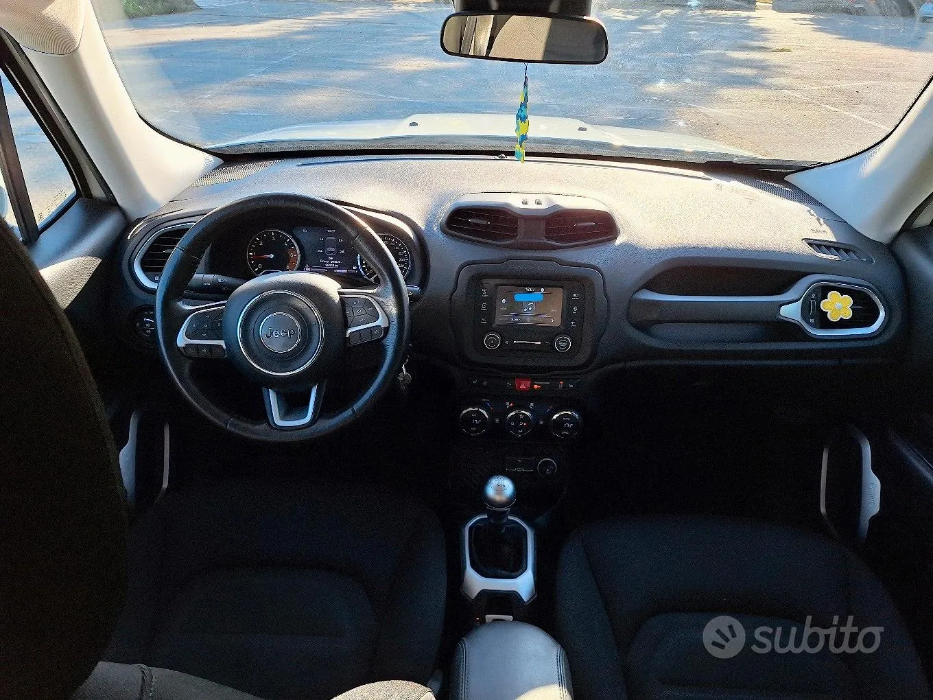 Jeep Renegade 2015 photo 4