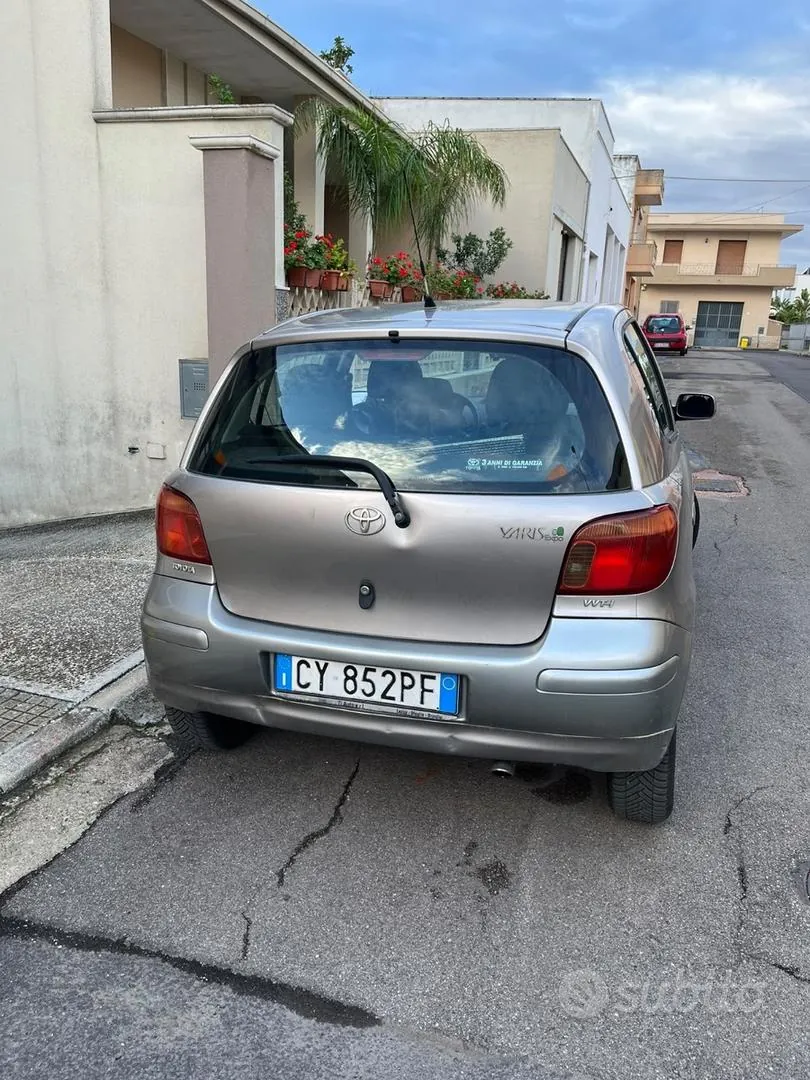 Toyota Yaris 2005 photo 2