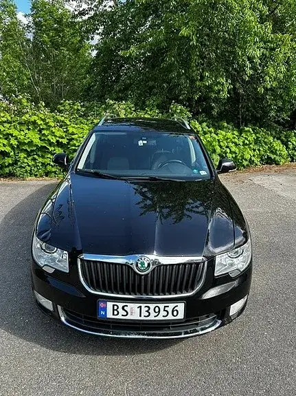 Skoda Superb 2011 photo 3