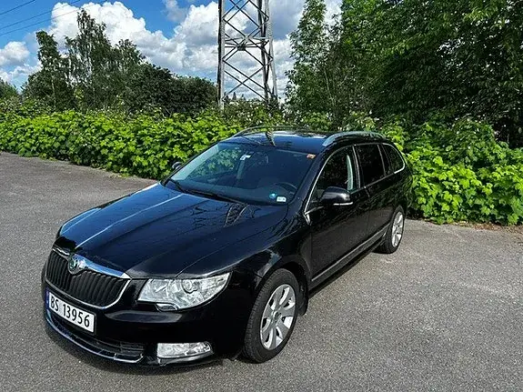 Skoda Superb 2011 photo 5