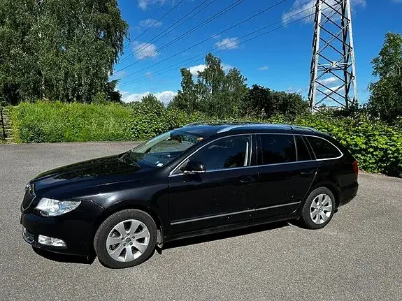 Skoda Superb 2011 photo 2