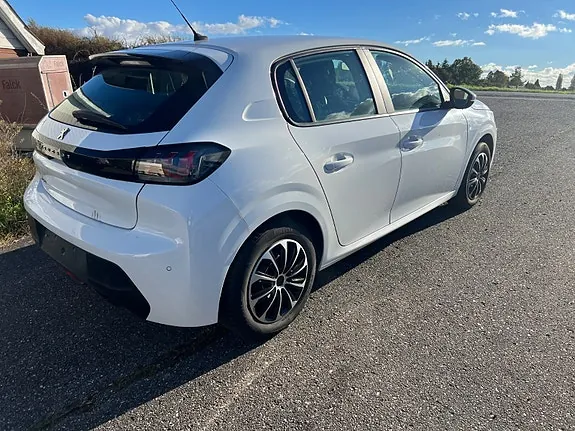 Peugeot 208 2021 photo 3