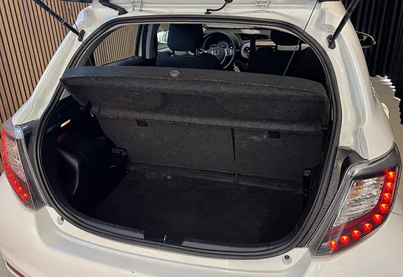 Toyota Yaris 2012 photo 3