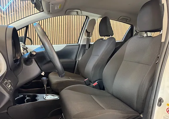 Toyota Yaris 2012 photo 4