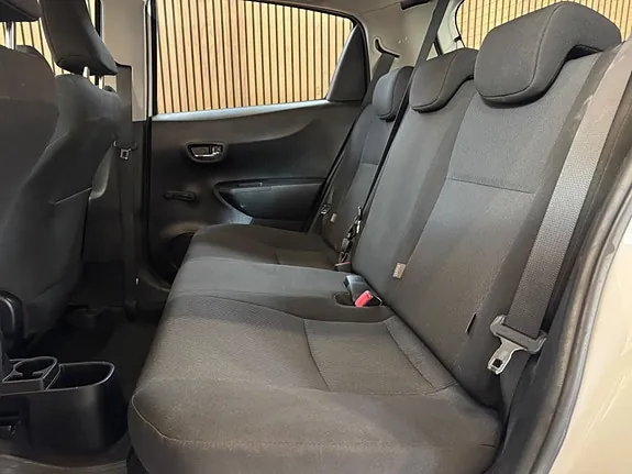 Toyota Yaris 2012 photo 5