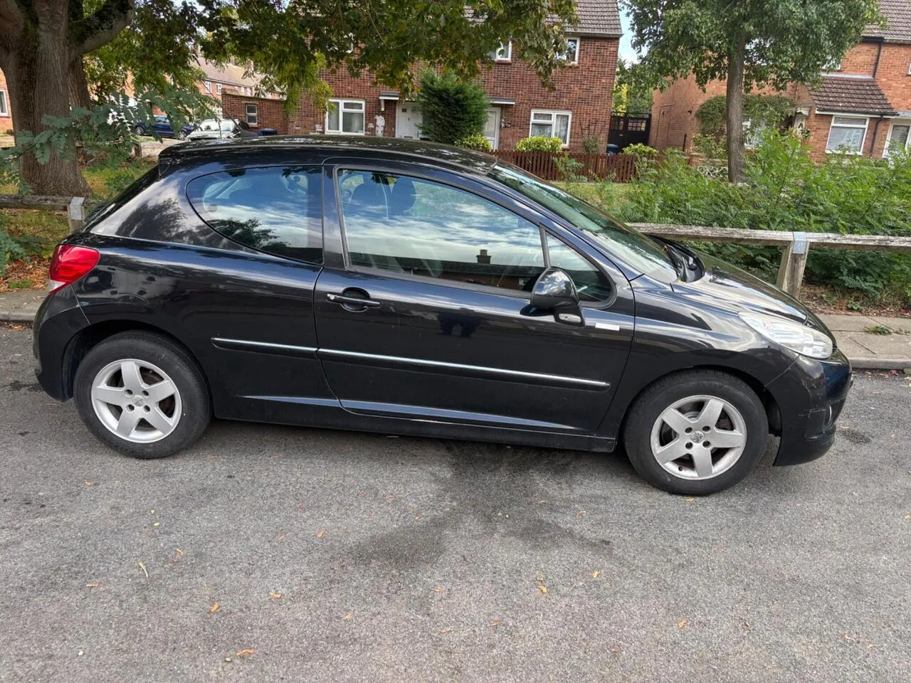 Peugeot 207 2010 photo 2