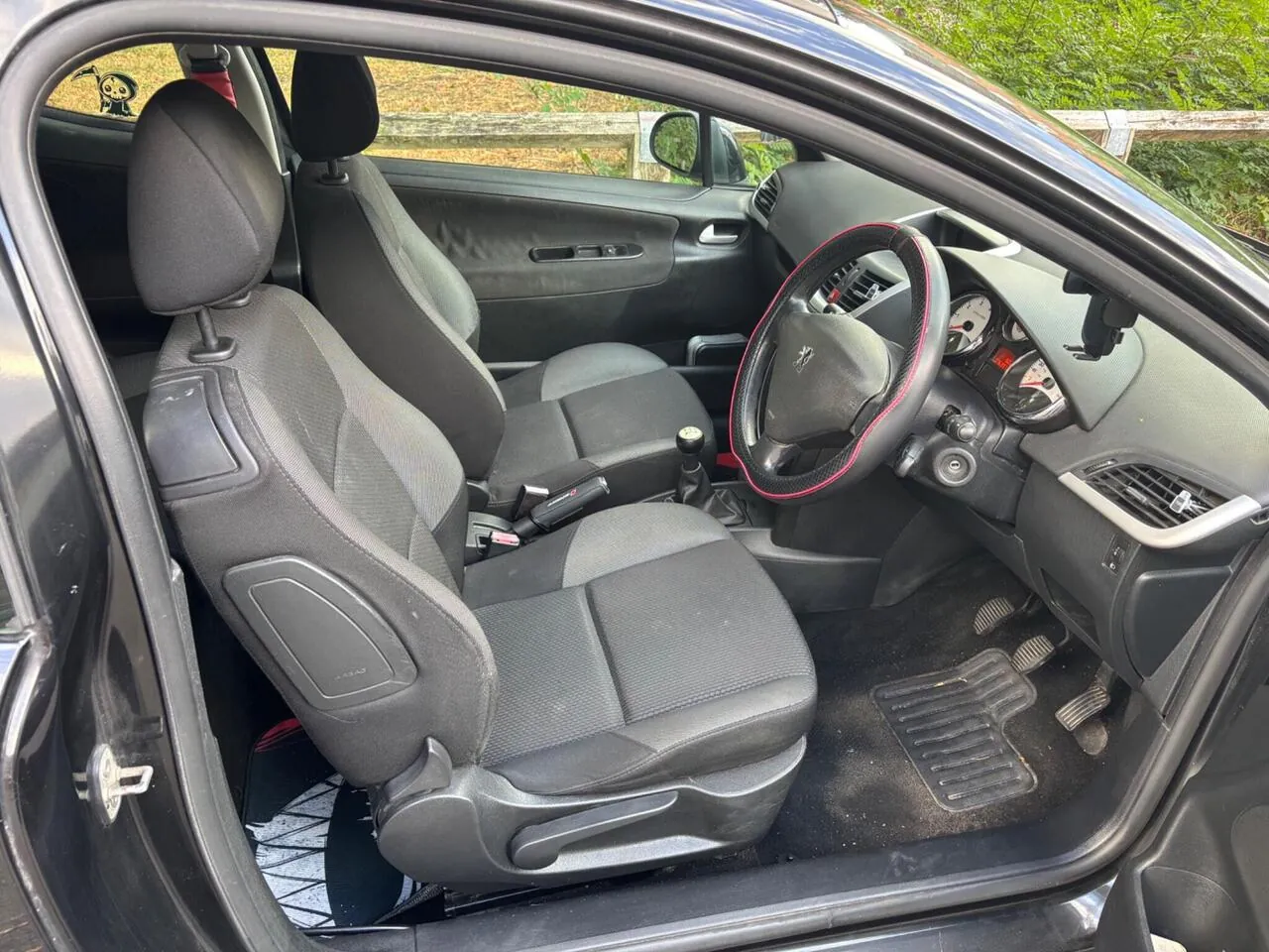 Peugeot 207 2010 photo 3