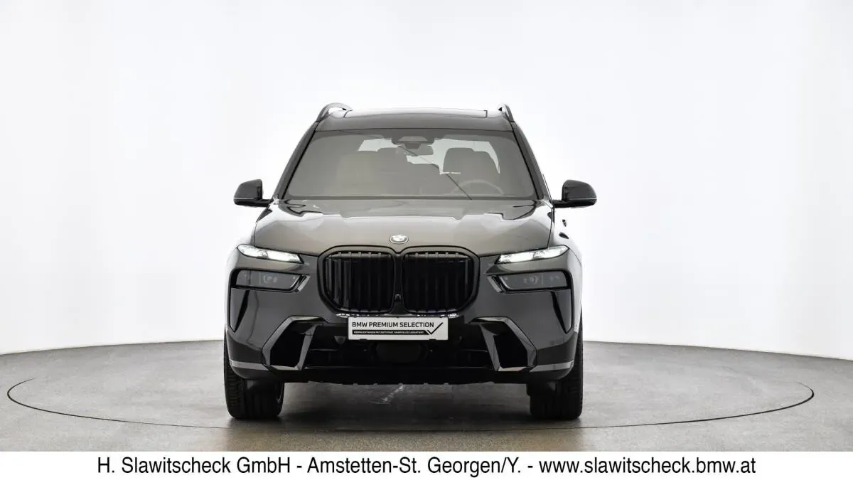 BMW X7 2025 photo 2