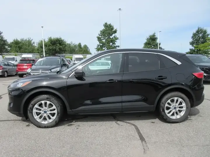 Ford Escape 2022 photo 3