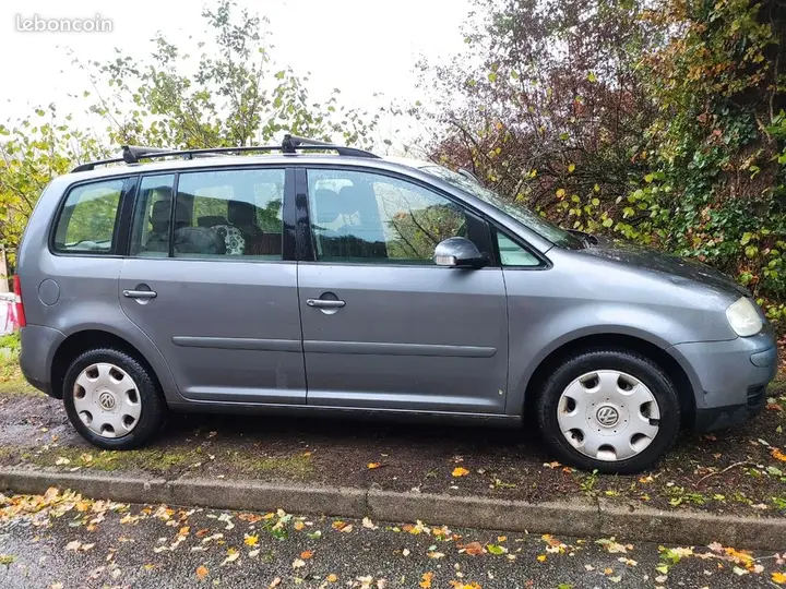 Volkswagen Touran 2005 photo 2