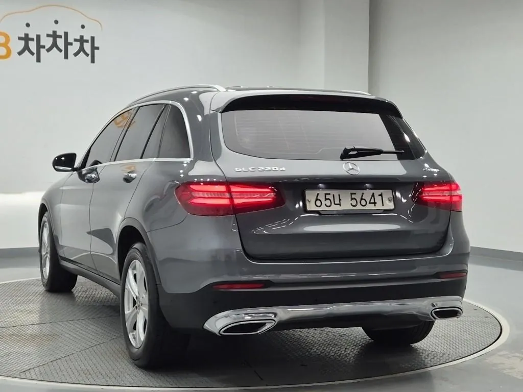 Mercedes-Benz Glc-Class 2018 photo 2