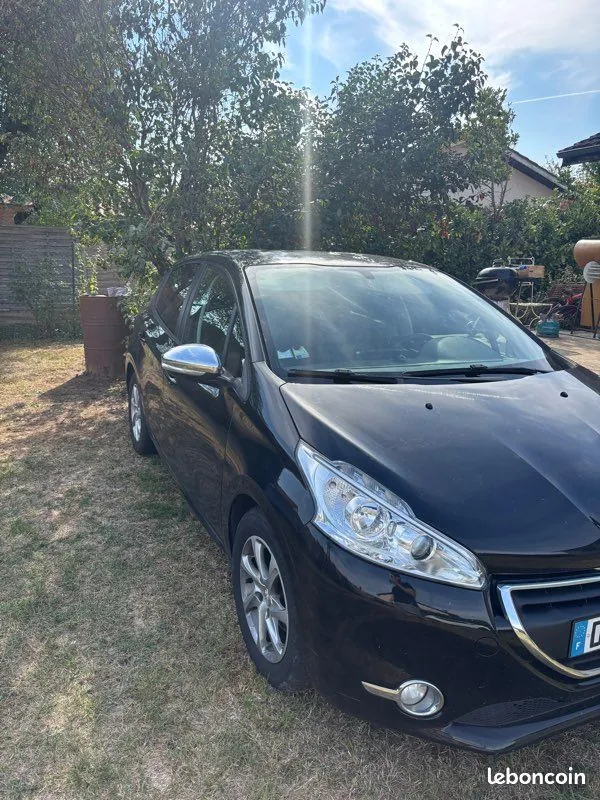 Peugeot 208 2014 photo 2