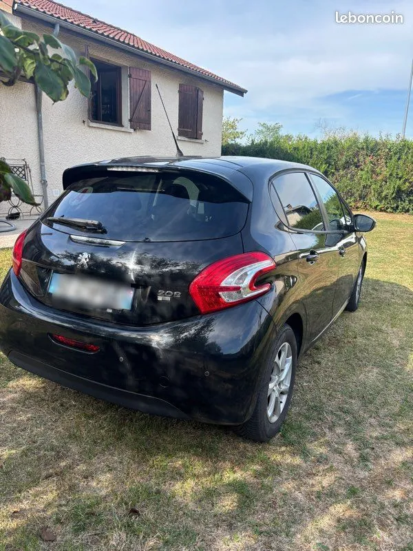 Peugeot 208 2014 photo 3