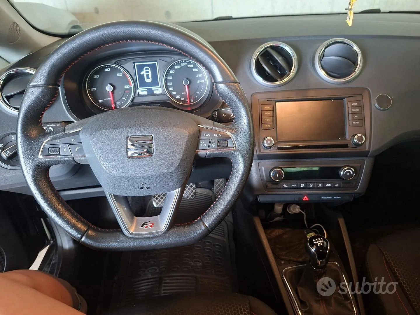Seat Ibiza 2015 photo 2
