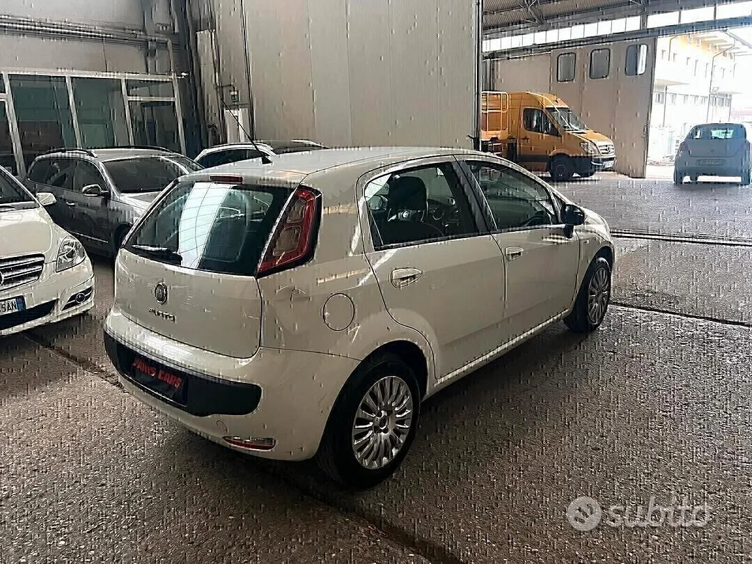 Fiat Grande Punto 2011 photo 4