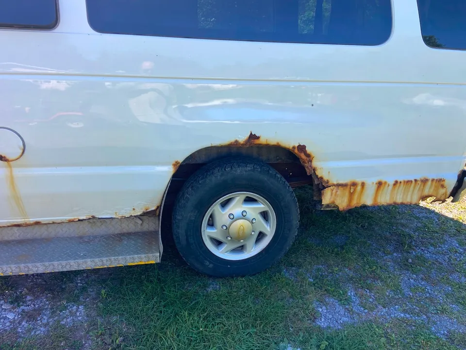 Ford E-350 2008 photo 4