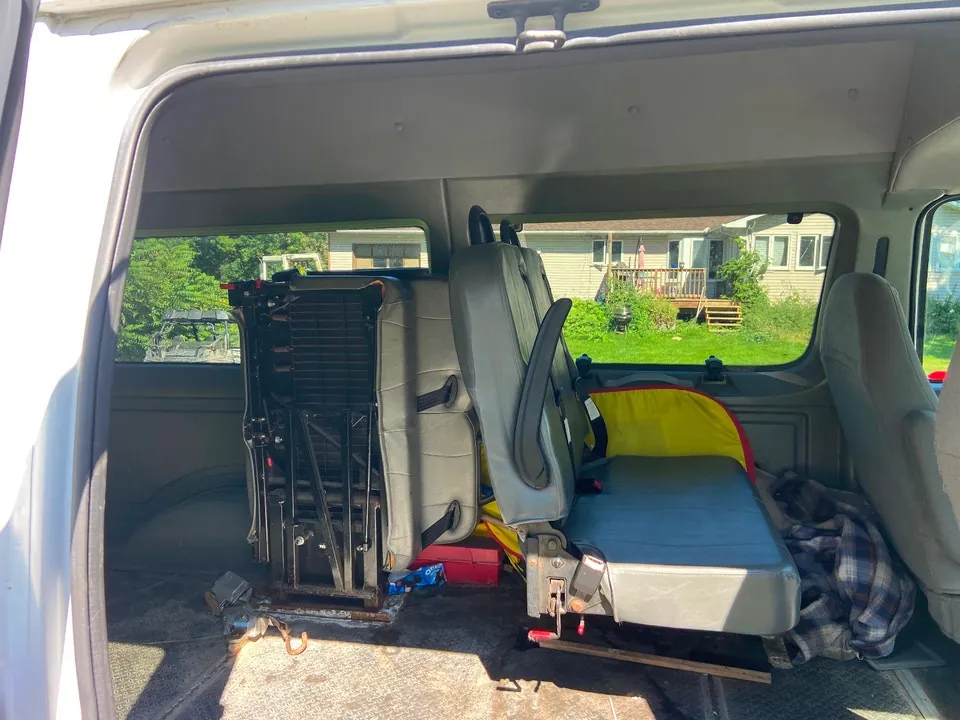 Ford E-350 2008 photo 5