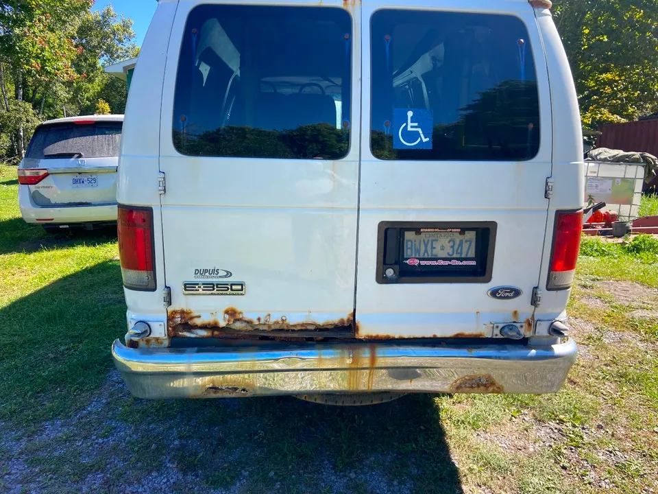 Ford E-350 2008 photo 3