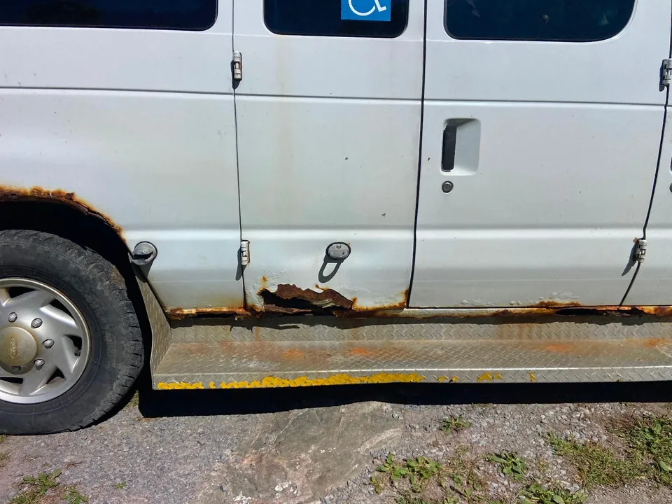 Ford E-350 2008 photo 2