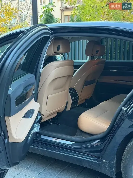 BMW 7 Series 2015 photo 2