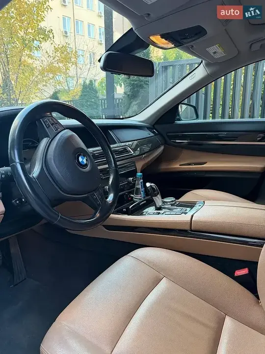 BMW 7 Series 2015 photo 4