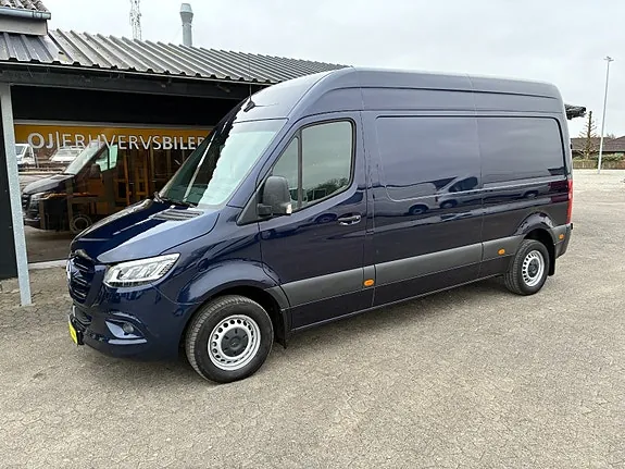 Mercedes-Benz Sprinter 2022 photo 2