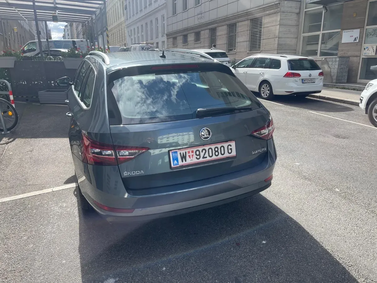 Skoda Superb 2019 photo 2