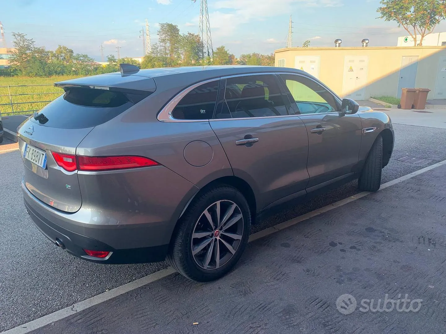 Jaguar F-Pace 2017 photo 5