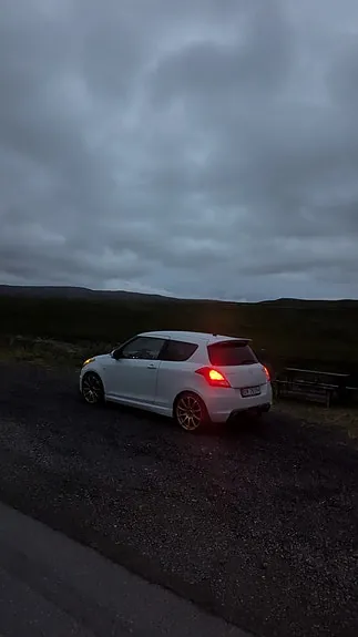 Suzuki Swift 2011 photo 2
