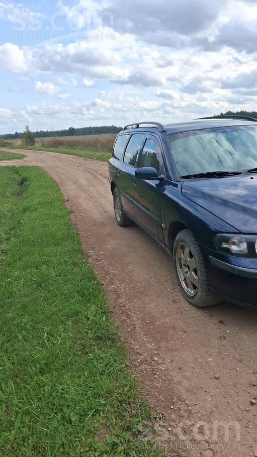 Volvo V70 2004 photo 2