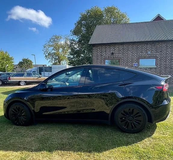 Tesla Model Y 2023 photo 4